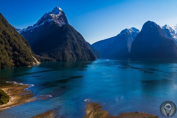 Чудо света. Фьорд Милфорд-Саунд Во время путешествия по Новой Зеландии стоит посетить одну и самых красивых достопримечательностей государства фьорд Милфорд-Саунд. Объект расположен на