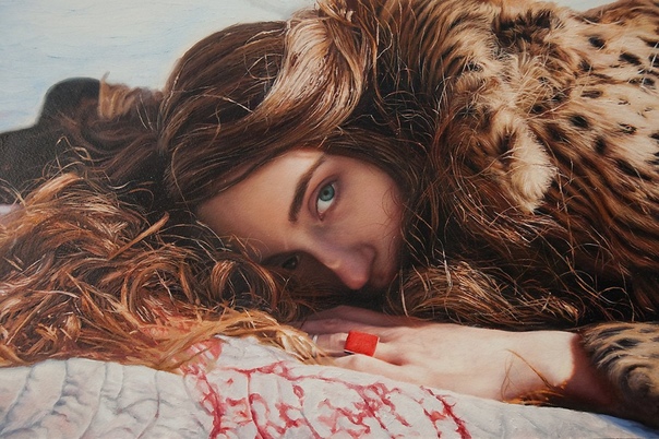 Гиперреалистичная живопись художникаиYigal Ozeri Израильский художник Игаль Озери наделён каким-то сверхчеловеческим талантом. Его полотна с прекрасными девушками написаны маслом, но выглядят